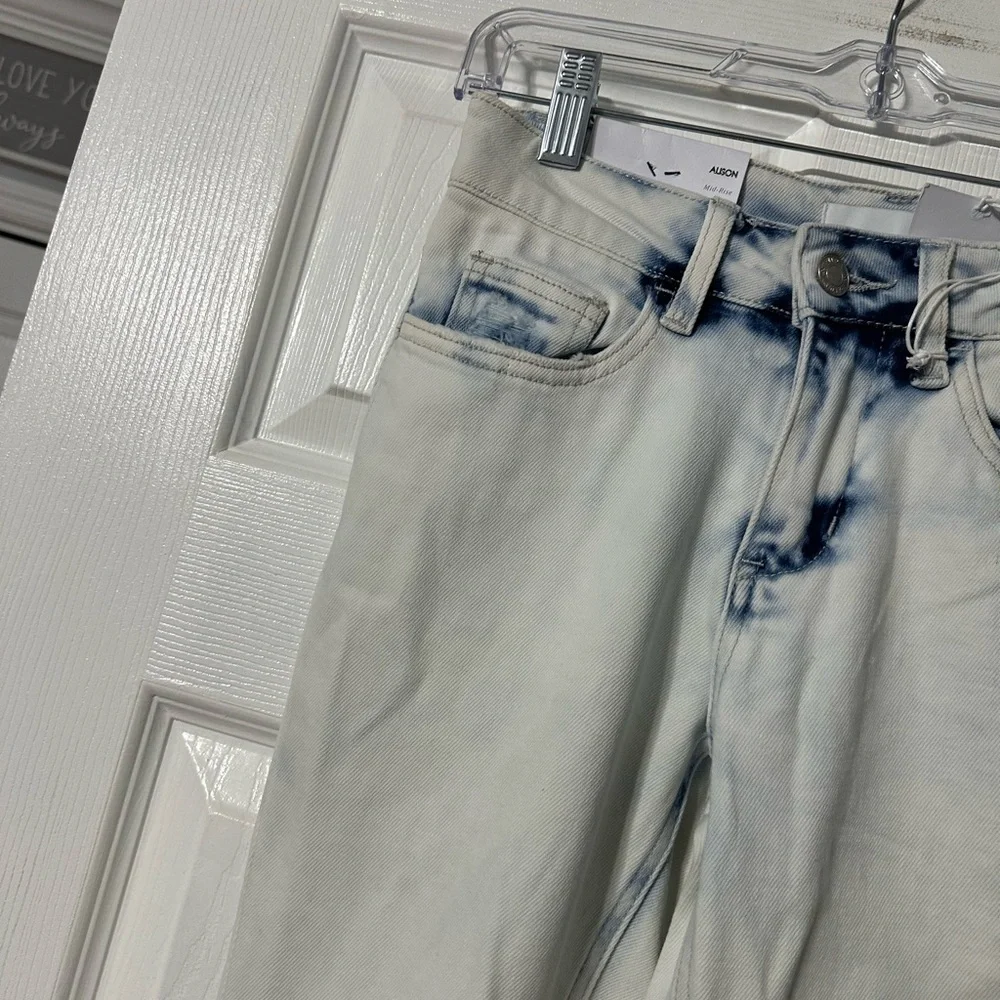 NWT Women's Vervet Alison Flared White Wash Jeans - Picture 5 of 14